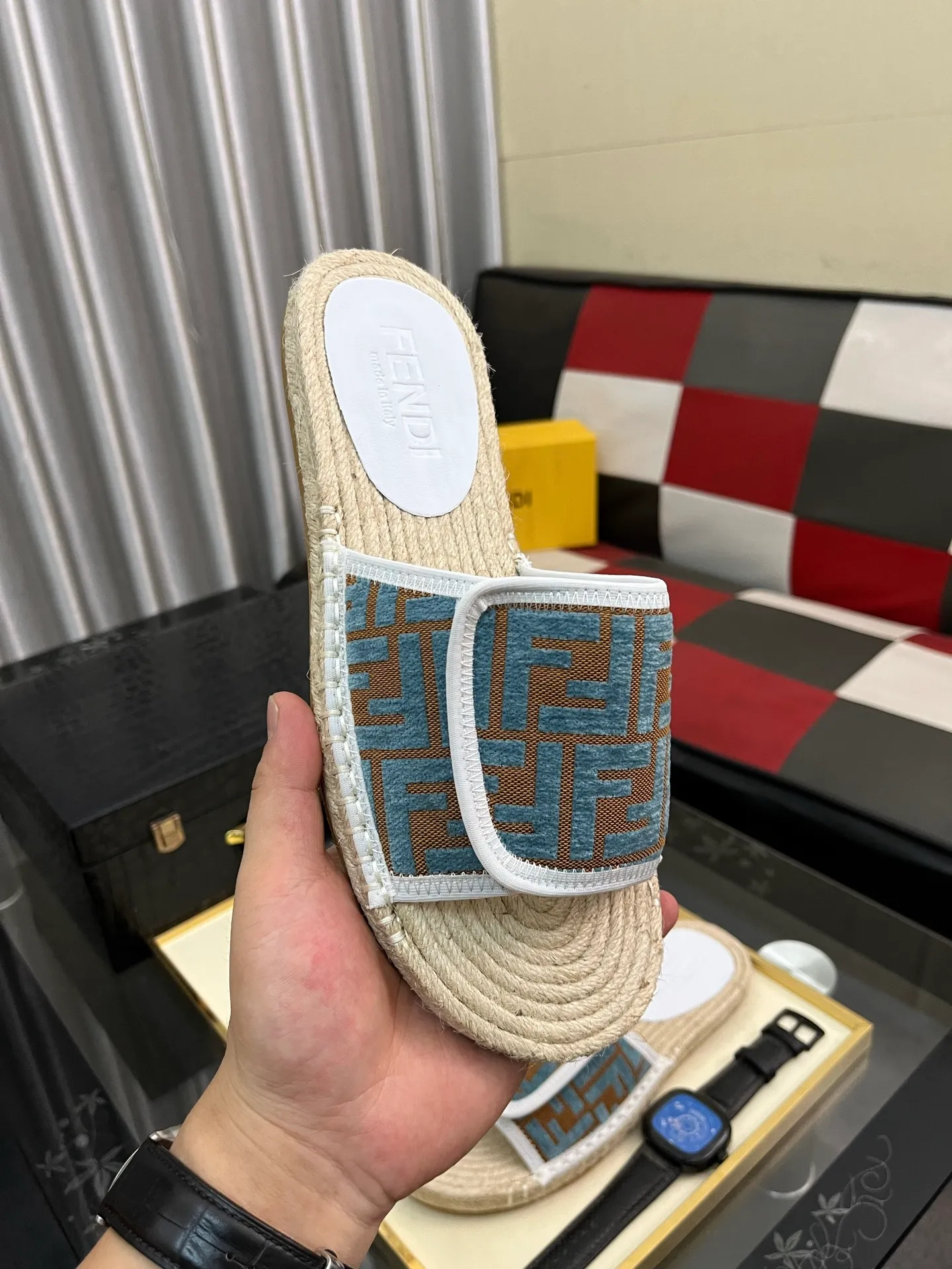 Men's shoes💰320⌚️⌚️[FENDI~Fendi slippers] High-end men's shoes brand official website 1:1 latest masterpiece: original mold customization, fabrics made of imported original materials, upgraded outsole, lighter, top quality in the market, simple and tasteful, a must-have for fashionistas, fashion is at your feet, full of confidence, the same style at the counter👍The season of summer slippers is here. Yardage: 38-44. Can be customized45.46.47
